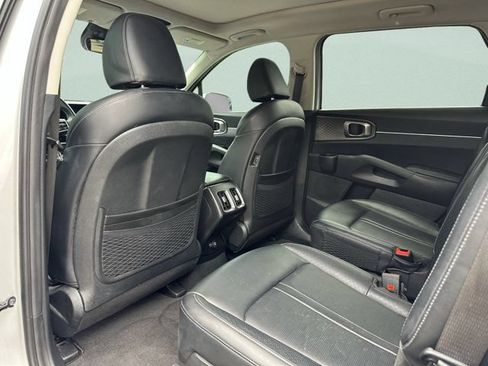 Used 2025 Kia Sorento EX w/ EX Panoramic Sunroof Package FWD image 18