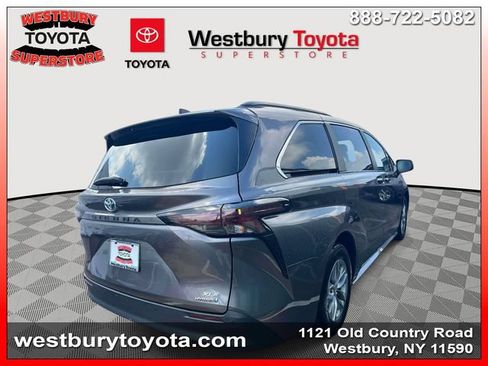 Used 2024 Toyota Sienna XLE FWD image 6
