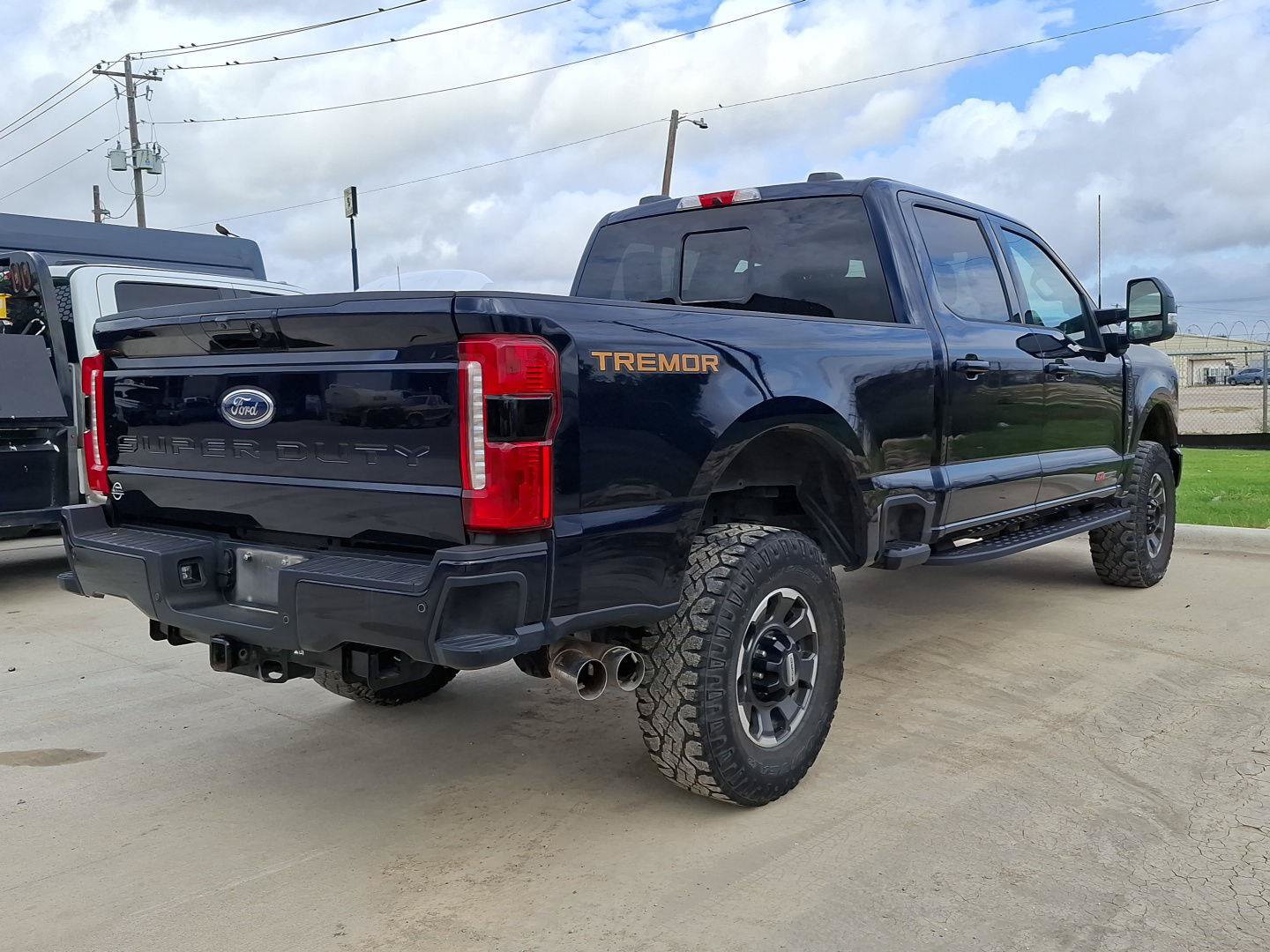 Used 2024 Ford F350 Lariat w/ Tremor Off-Road Package AWD/4WD image 7