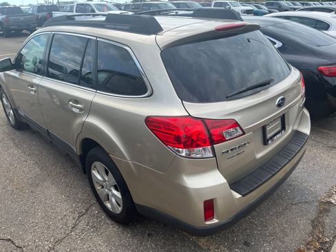 Used 2010 Subaru Outback 2.5i Limited AWD/4WD image 10