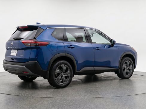 Used 2025 Nissan Rogue SV AWD/4WD image 9