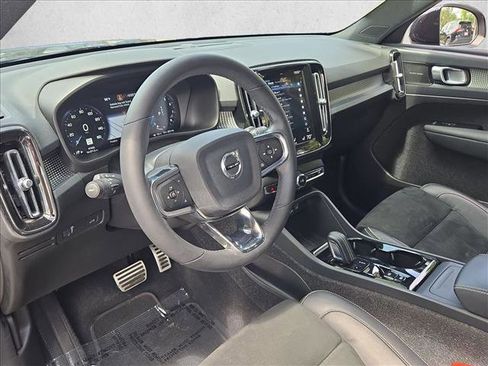 Used 2022 Volvo XC40 T5 R-Design w/ Advanced Package AWD/4WD image 10