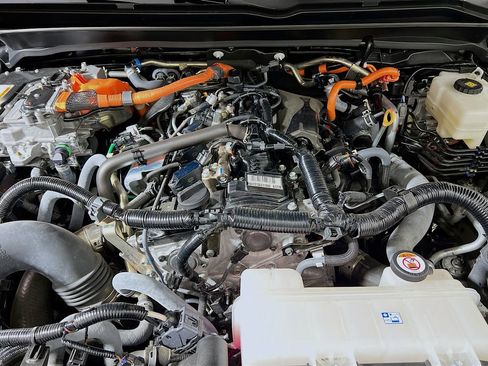 Certified 2025 Toyota Tacoma TRD Off-Road AWD/4WD image 26