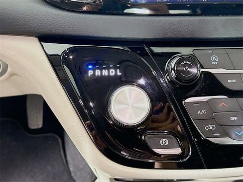 Used 2020 Chrysler Pacifica Touring-L Plus image 20