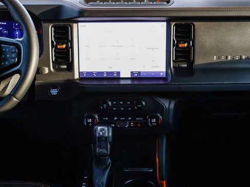 Used 2024 Ford Bronco Badlands image 16