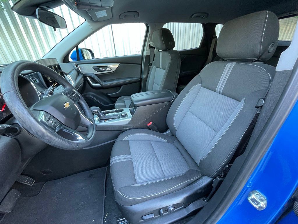 Used 2025 Chevrolet Blazer LT AWD/4WD image 23