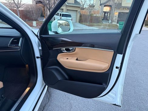 Used 2019 Volvo XC90 T6 Momentum AWD/4WD image 22