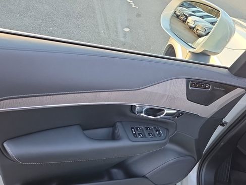 Used 2022 Volvo XC90 T6 Inscription image 3