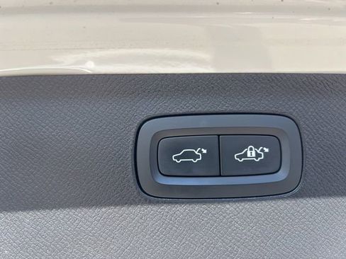 Used 2023 Volvo XC90 T8 Plus w/ Protection Package Premier image 27