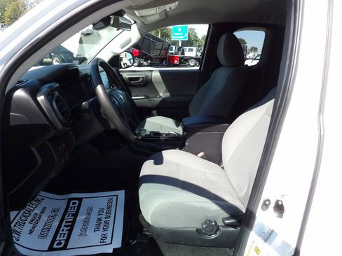 Used 2022 Toyota Tacoma SR image 17