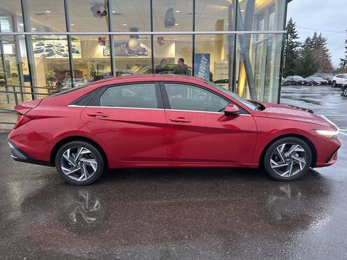 Certified 2025 Hyundai Elantra SEL image 2