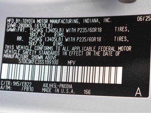 Used 2025 Toyota Sienna XLE Woodland Edition image 36