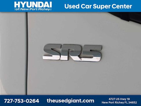 Used 2017 Toyota Tacoma SR5 w/ Tow Package RWD image 13