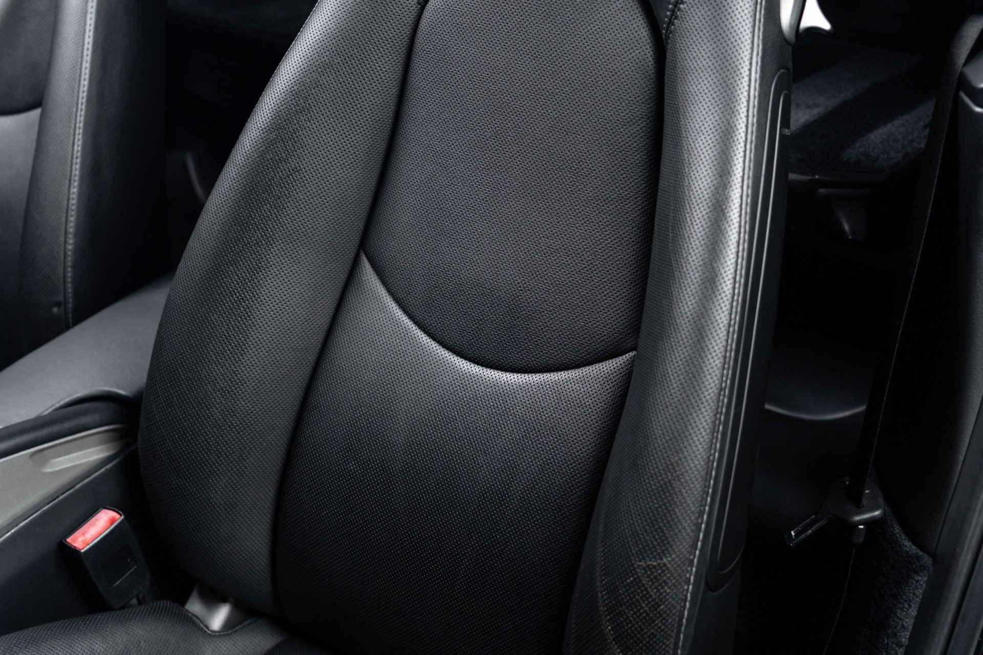 Used 2010 Porsche 911 Cabriolet image 33