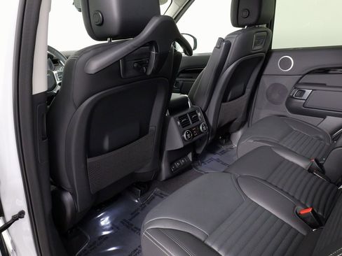 Used 2024 Land Rover Discovery S image 37