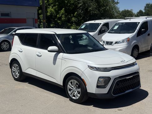Used 2021 Kia Soul LX FWD image 2