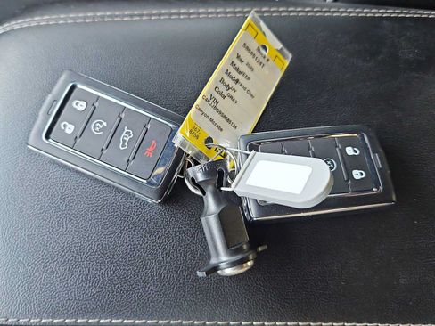 Used 2025 Jeep Grand Cherokee L Limited w/ Black Appearance Package RWD image 24
