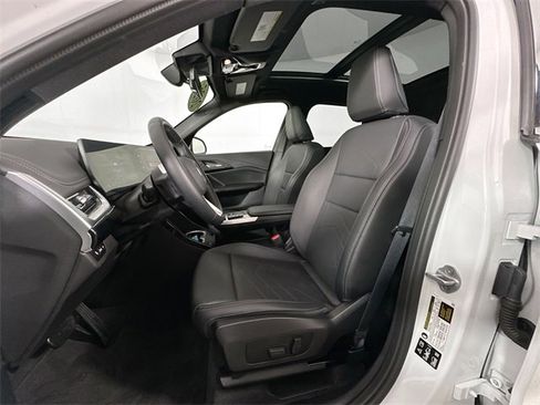 Used 2025 BMW X1 xDrive28i image 4