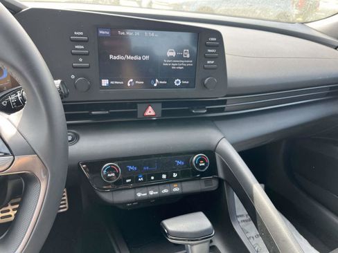 Certified 2025 Hyundai Elantra Sport image 19