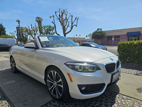 Used 2018 BMW 230i xDrive Convertible image 3