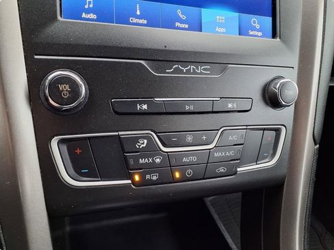 Used 2020 Ford Fusion SE image 17