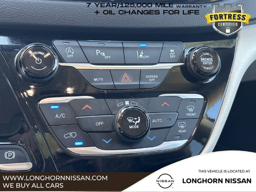 Used 2023 Chrysler Pacifica Touring-L FWD image 16