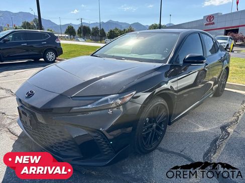 Used 2025 Toyota Camry SE FWD image 4