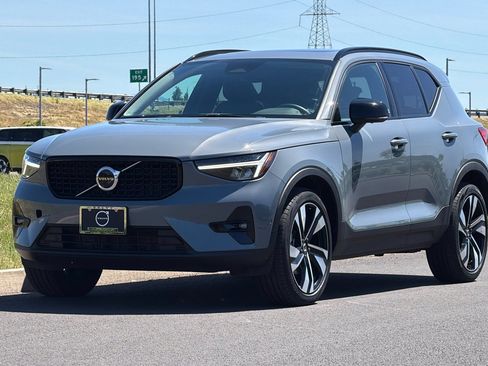 Used 2023 Volvo XC40 B5 Ultimate w/ Protection Package Premier AWD/4WD image 7