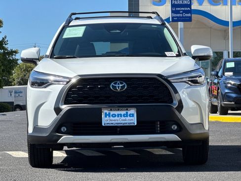 Used 2023 Toyota Corolla Cross XLE w/ Convenience Package FWD image 6