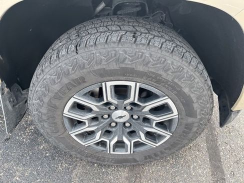 Used 2023 Chevrolet Colorado Z71 w/ Z71 Convenience Package 2 image 9