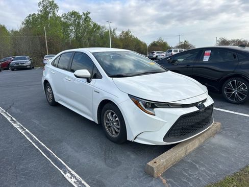 Used 2021 Toyota Corolla LE image 1