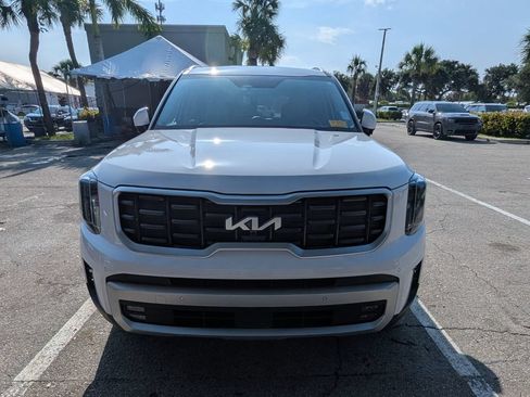 Used 2024 Kia Telluride SX Prestige w/ Towing Package AWD/4WD image 2