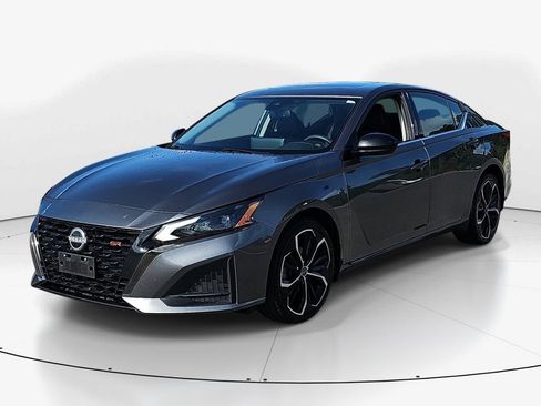 Used 2023 Nissan Altima 2.5 SR w/ SR Premium Package AWD/4WD image 11