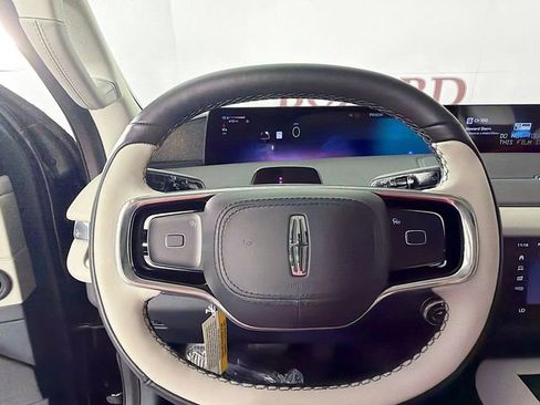 New 2026 Lincoln Navigator Reserve AWD/4WD image 12