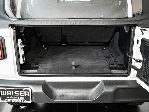 Used 2025 Jeep Wrangler Sport image 19