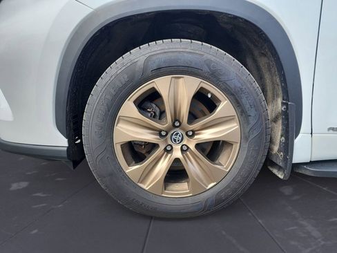 Used 2023 Toyota Highlander Bronze Edition AWD/4WD image 15