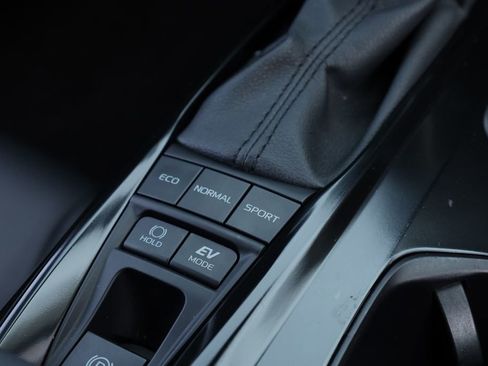 Used 2025 Toyota Camry SE image 15