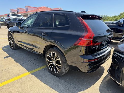 Used 2023 Volvo XC60 B5 Plus w/ Climate Package AWD/4WD image 2