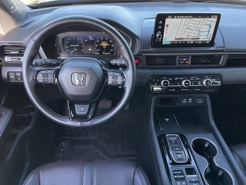 Certified 2025 Honda Pilot Black Edition image 10