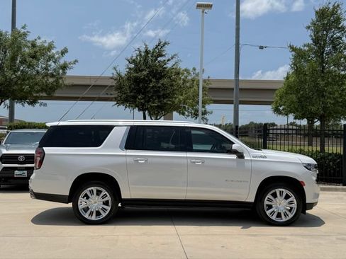 Used 2023 Chevrolet Suburban High Country AWD/4WD image 4
