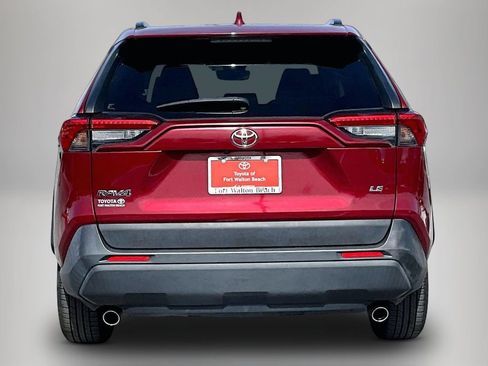 Used 2021 Toyota RAV4 LE image 6