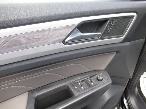 Used 2022 Volkswagen Atlas Cross Sport SE image 18