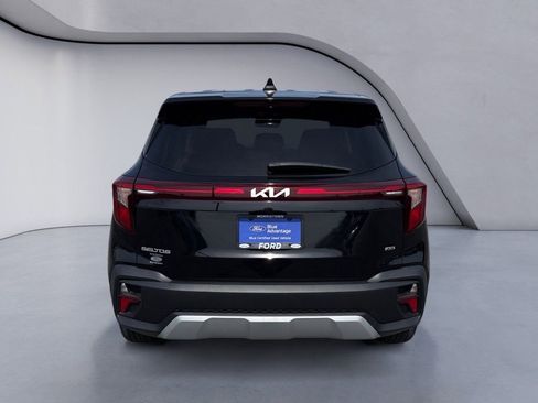 Used 2025 Kia Seltos LX image 4