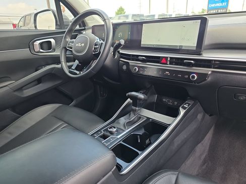 Used 2024 Kia Sorento S w/ Panoramic Sunroof Package AWD/4WD image 16