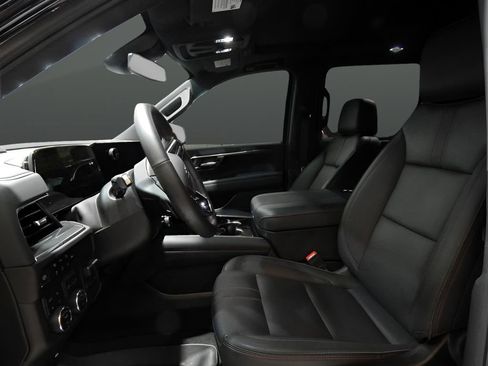 Used 2025 Chevrolet Suburban RST w/ RST Capability Package image 13