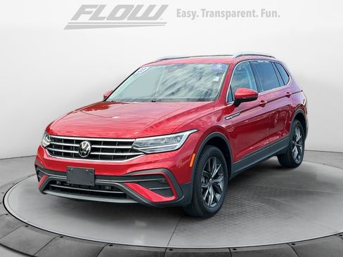 Certified 2023 Volkswagen Tiguan SE w/ Panoramic Sunroof Package FWD image 4