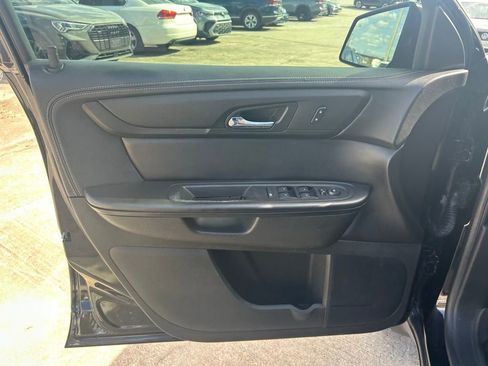 Used 2017 Chevrolet Traverse LT w/ Style and Technology Package image 43