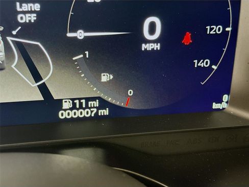 New 2025 Mitsubishi Outlander SE image 12