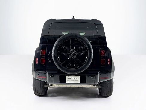 Used 2025 Land Rover Defender 110 X-Dynamic SE image 4