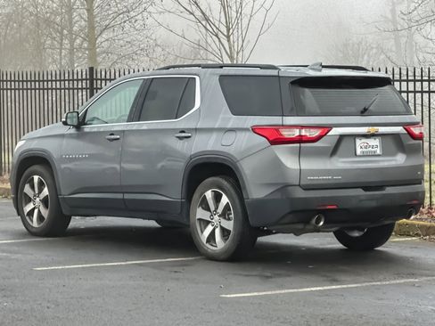 Used 2020 Chevrolet Traverse LT w/ LT Premium Package image 6